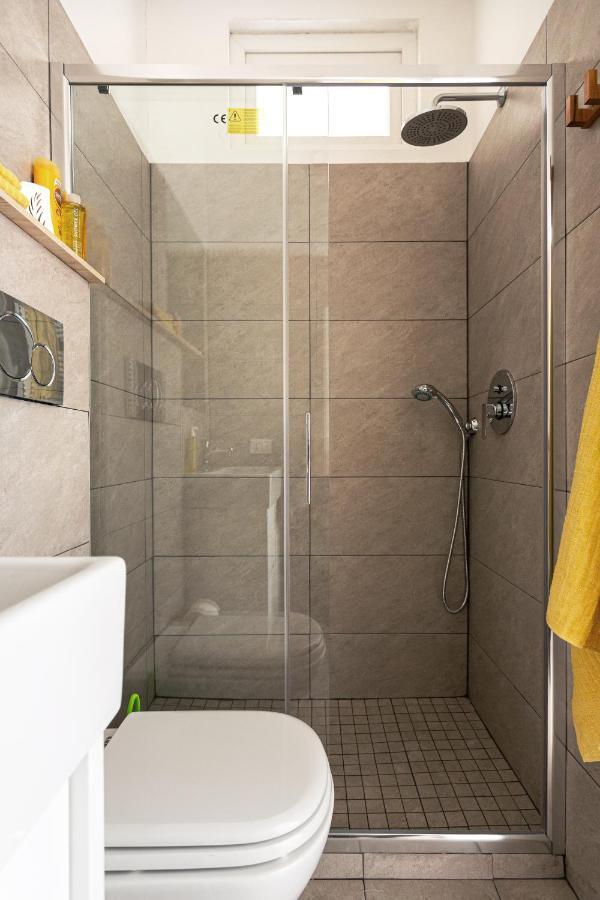 A Yellow Touch - Modern Studio In Isola Milano Exteriér fotografie