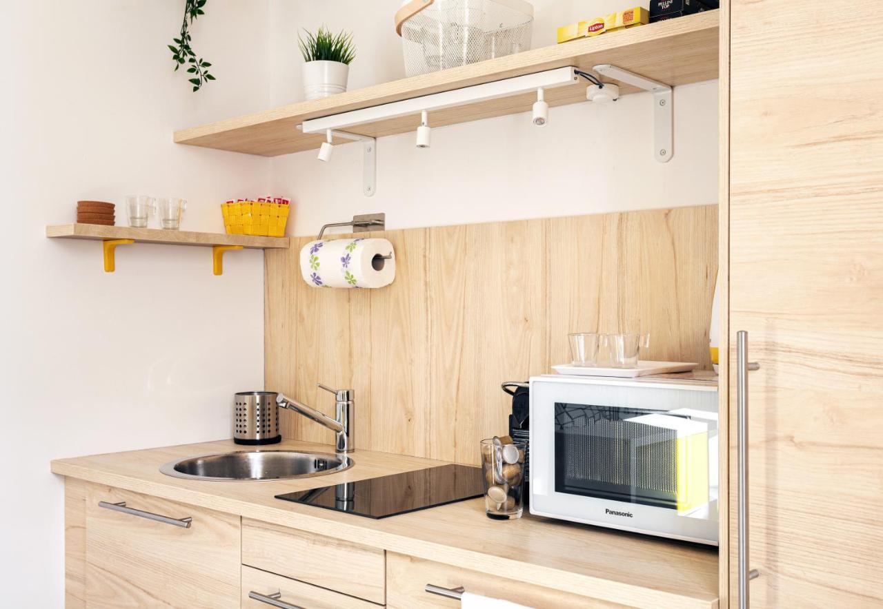 A Yellow Touch - Modern Studio In Isola Milano Exteriér fotografie
